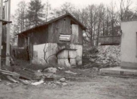 Zbytky původní pily v době počátku přestavby areálu (byla v konečné fázi zcela odstraněna). Zdroj: foto Karel Kopal st.
