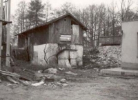 Zbytky původní pily v době počátku přestavby areálu (byla v konečné fázi zcela odstraněna). Zdroj: foto Karel Kopal st.
